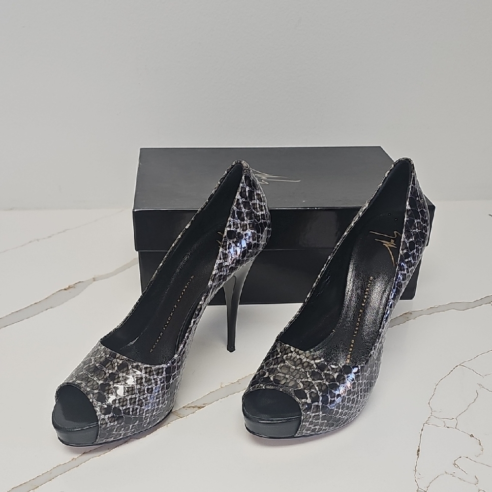Elegant Black and Gray Peep-Toe Heels